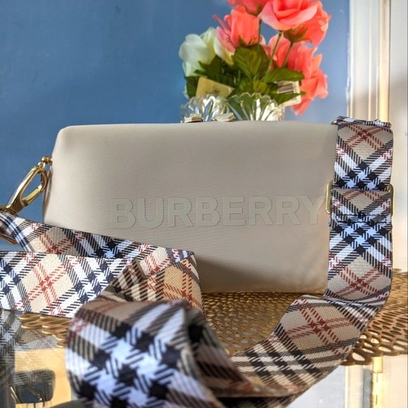 Burberry - Picture 5 of 11